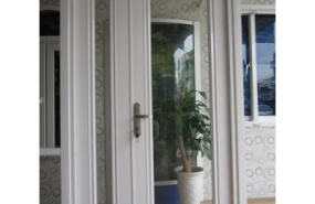 Cửa đi 2 cánh lệch 