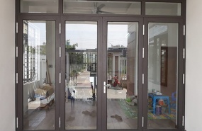Cửa đi 4 cánh nhôm xingfa
